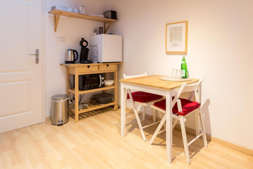 Apartment Wilhelmstr Fuer Bis Zu 3 Personen Brühl Екстериор снимка